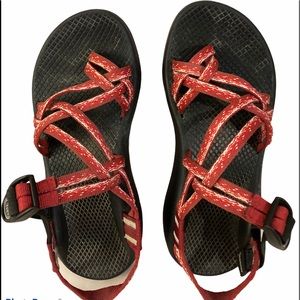 CHACO’S 7W red &white cross cross toe adjustable